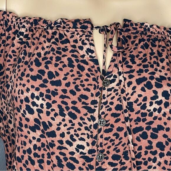 Rewind Leopard Off Shoulder Long Sleeve Button-down Blouse Top Tan Black Medium - Picture 3 of 12